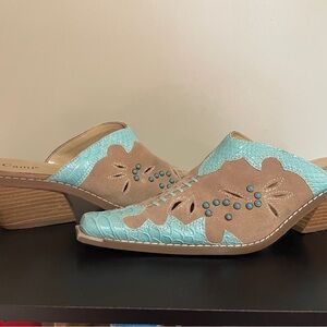 Cami Women's Tan and Blue Embellished Mules